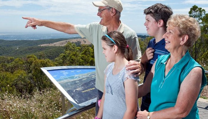 Adelaide Sightseeing: Ultimate Adelaide and Hahndorf - Full Day Tour (AS12)